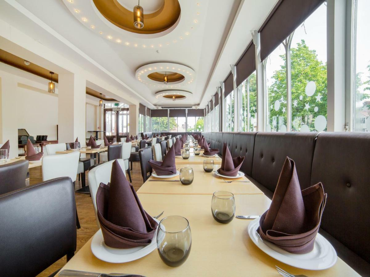 Hotel Oyo Osterley Park Isleworth Exterior foto